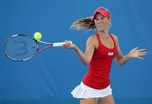 Rogowska upsets No.3 seed in qualifying