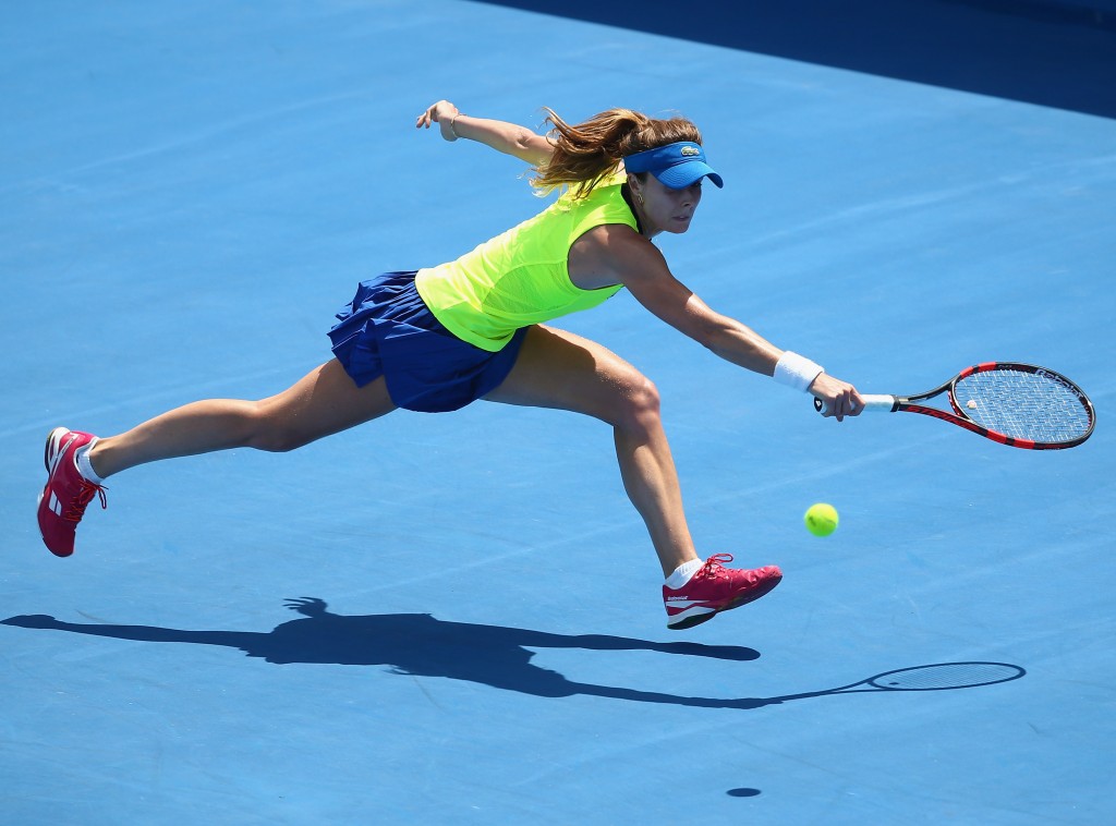 Crowd favourite Alize moves into second round Hobart
