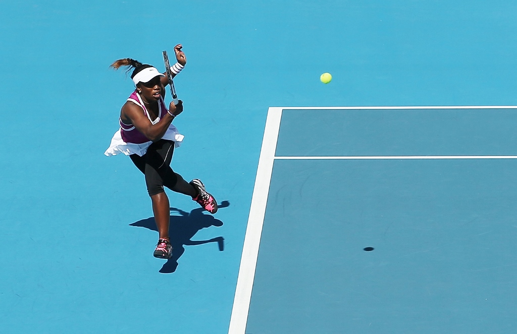 Players brave strong winds on day two of qualifying Hobart International Tennis